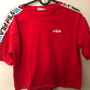 Fila T-shirt  - Fila T-shirt i storlek m 