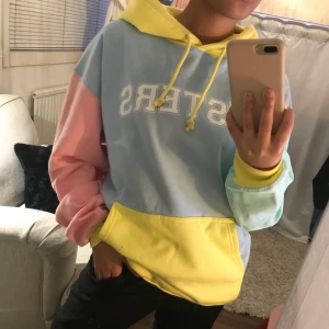 Intresse koll! Helt ny James Charles merch - Intresse kontroll!  Ny James Charles hoodie. Är du intresserad? Pris kan då diskuteras :) hör av dig