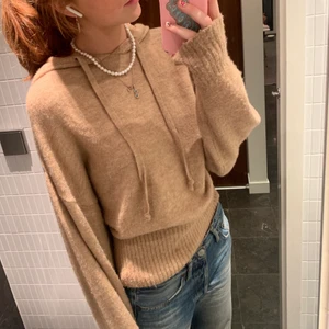 Stickad hoodie - Beige super mysig och snygg stickad hoodie från h&m🥳 Trendig och varm