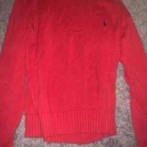 Ralph lauren tröja - Tjock Ralph lauren tröja, perfekt till vintern. Storlek M men passar även för dig som har S. 