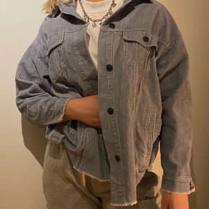 Zara Manchester jacka  - Blå fin jacka i manchester tyg. Köpt på zara 