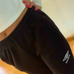  - Storlek XS men är mer som en S, min syster har M och kan också ha dem eftersom de är mjukis. 