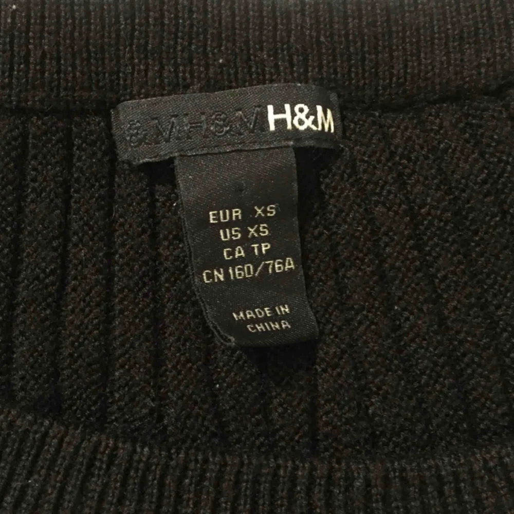 H&M short sleeved sweater. Stickat.