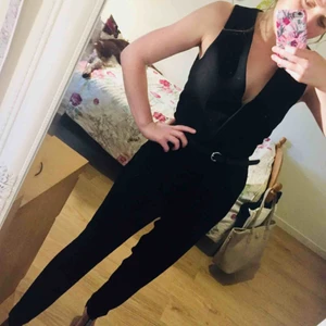  - Jättefin jumpsuit i storlek 36, endast använd en gång i några timmar så i nyskick. 