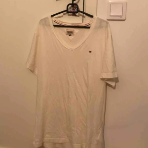  - Två st Tommy Hilfiger t-shirts 2st för 115kr 1st för 70kr 