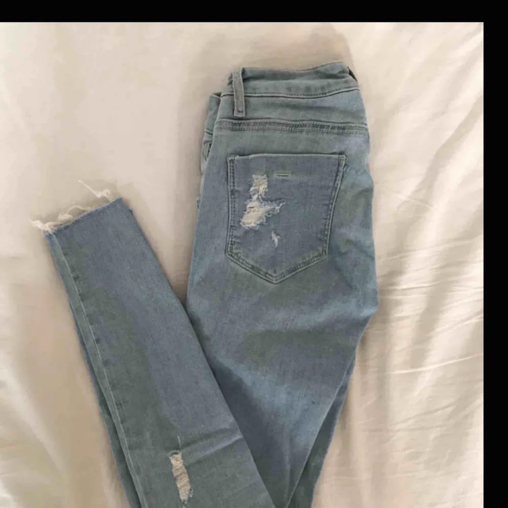 Ljusblåa jeans i st S. Aldrig använda.. Jeans & Byxor.
