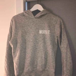  - Skön hoodie i bra skick. Frakt tillkommer 