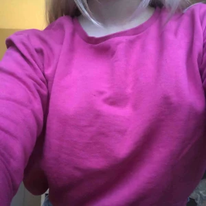  - Söt sweatshirt som jag tyvärr aldrig hann använda :/ 