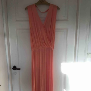  - Aldrig använd klänning!