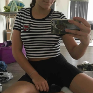  - 3 fina toppar från h&m💕det två randiga är i storlek S men den gröna är M☺️man får alla för 50kr