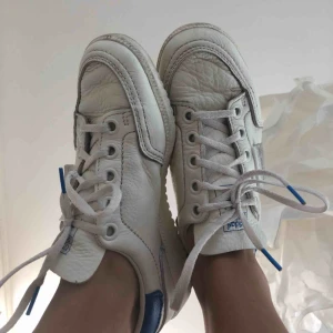  - Sneakers från Adidas Spezial Union Garwen SPZL.  Storlek 40 2/3. Knappt använda, i mycket bra skick. 