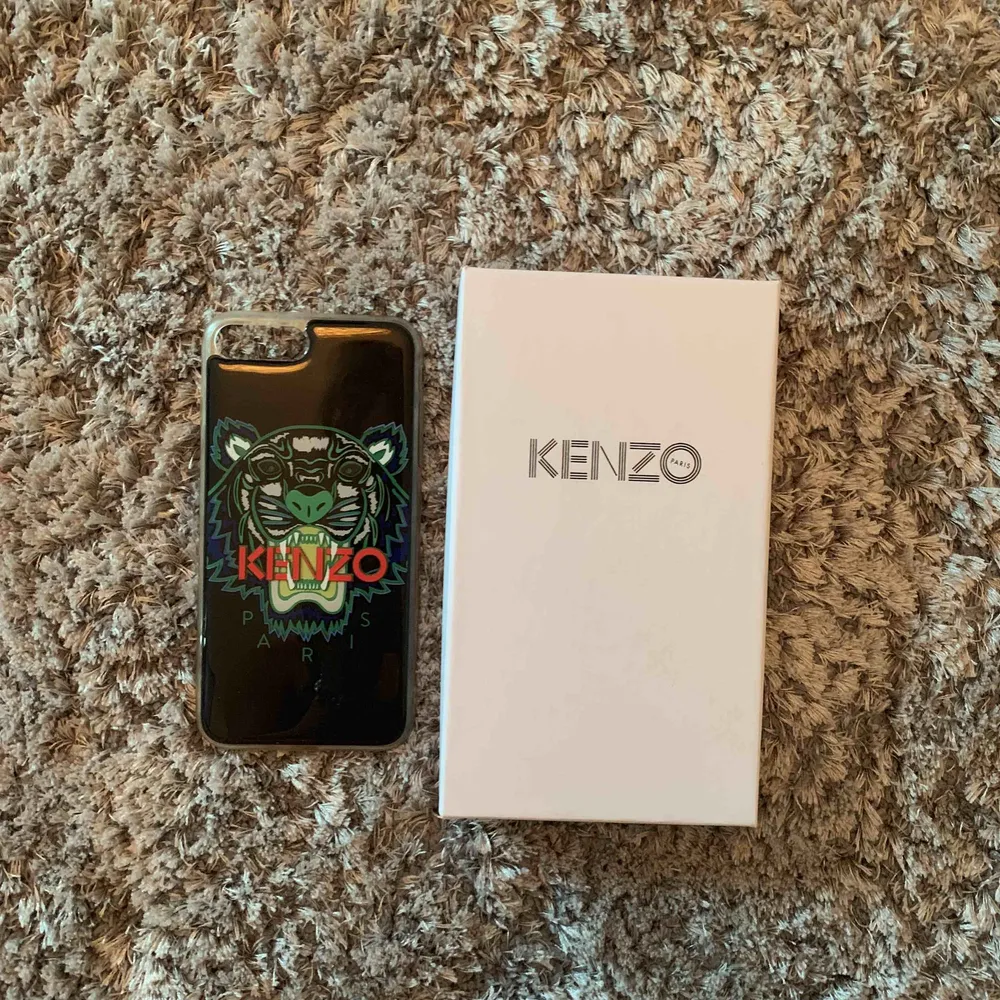 Kenzo skal för iPhone 6/7/8 plus. Köpt på NK, inga slitningar.. Övrigt.