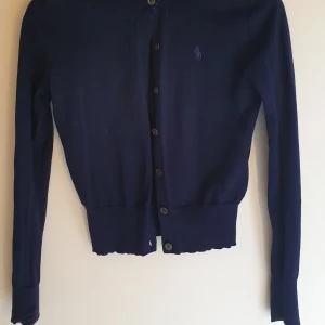 Ralph Lauren cardigan  - Marinblå Ralph Lauren cardigan. Jättebra skick!