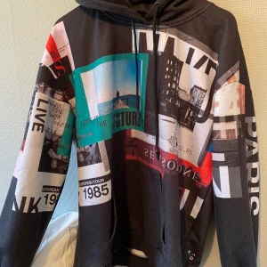 Hoodie - Jätte najs Hildur från Nakd, säljer för den inte kommer till användning