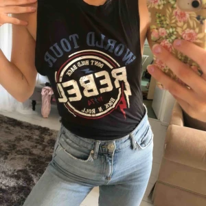 Ascoolt linne - Ascoolt linne i storlek XS 💘 använt endast enstaka gånger så i bra skick  Kan mötas upp i Örebro, annars frakt på 22kr! 