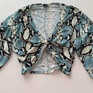 Topp - Storlek S. Köparen står för frakt