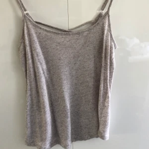 Grått linne  - Grått linne med snörning där bak. Frakt tillkommer! 