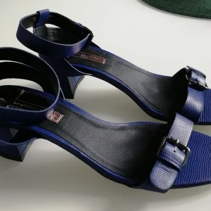 Sandaler  - Nya sandaler strl. 38,pris:100kr+frakt