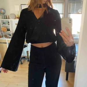 Tröja från chiquelle - Fin blus med vida ärmar från chiquelle. Använd endast en gång. Skönt luftigt material.  💞💞