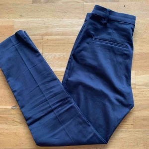  - FLYTTRENSNING!!  2 för 3 på allt fram t.o.m. sista maj. Billigast på köpet. Frakt betalas av köparen.   Använda fåtal gånger och nu passar de inte längre. Som nya. Färgen är mer gråblå än den blåa färg som bilderna visar. 