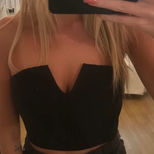 Crop top - Crop top i strl 36. Kan användas med band eller utan.😍