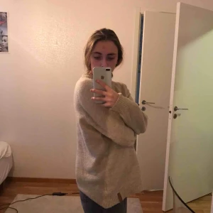  - Stor och mysig stickad tröja! 