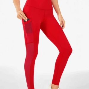  - superfina träninsgtajts från fabletics. med fickor att lägga mobilen i på sidorna. aldrig använda endast testade. 