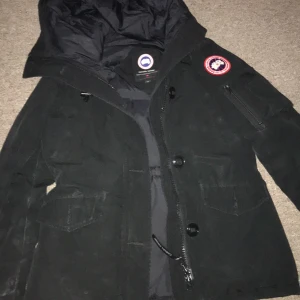 Canada Goose jacka - Canada Goose jacka i storlek S 