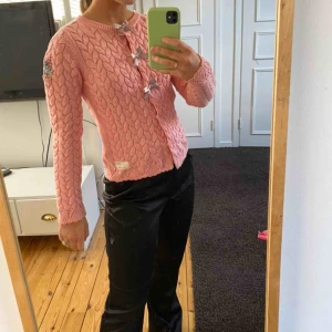  - Säljer denna kofta från Odd Molly pga inte min stil. Köpt för cirka 1500kr men säljer för 200 kr. Pris kan diskuteras☺️ Använd ett fåtal gånger och har storlek 1 (motsvarar cirka S) 