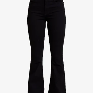 Nya Bootcut Jeans - Absolut HELT nya bootcut jeans från Gina Tricot. Använda bara en gång. Storlek M på byxorna men de sitter som storlek S. ORGINALPRIS: 499kr (Kan mötas upp i Stockholm eller skicka de)<3