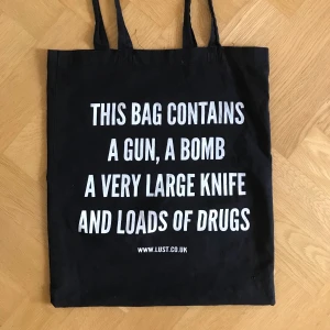 Typåse!  - Supercool tygkasse! Frakt är inräknat i priset🌻