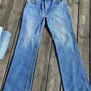 Levis jeans modell 517 storlek W36 L32. Rakpassform kan skicka bild på hur de sitter på om köparen vill. 