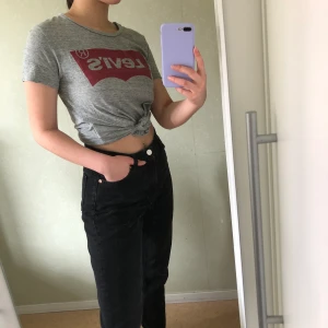 Levis T-shirt  - En grå T-shirt från Levis knappast använd och är som ny. 