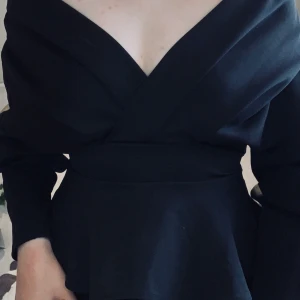 NLY One topp - Säljer denna fina topp från NLY One i storlek XS, knappt använd då den inte riktigt är i min smak längre☺️