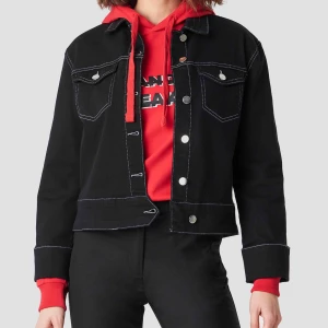  -  vårjacka från nakd. frakt 79 kr. bud från 50kr! 