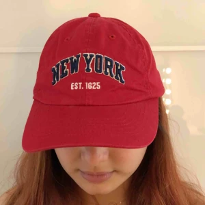  - Röd keps köpt i new york❤️ frakt ingår i priset