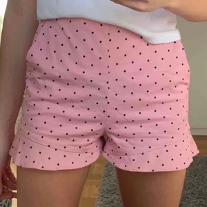 Gulliga shorts🥰 - Så gulliga shorts!! Så fina till sommarn när man är lite brun👍🥰  De kommer tyvärr inte till användning för mig😕
