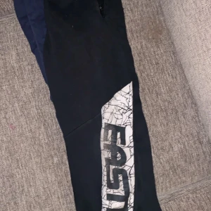 Svarta mjukisbyxor - Svarta