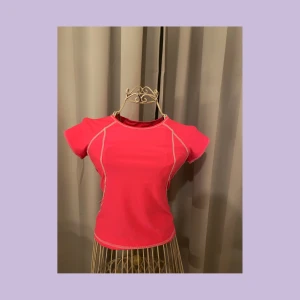 Sport t-shirt - Sport T-shirt! 🏋️‍♂️ Storlek XS. Använd men går fortfarande att använda. 10kr + frakt 🚚 🤍