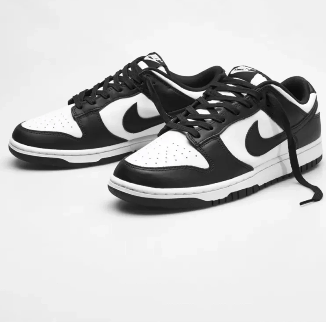Nike Black/White Dunk low