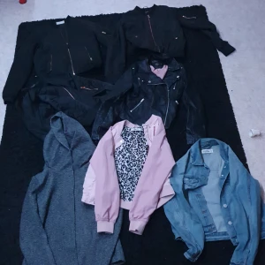 Jackor olika sorter  - Jackor olika sorter, storlekar 34/xs/s, paketpris 250kr, styckpris 40kr, kom med bud annars 