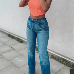 Jeans från FashionNova  - Aldrig använt pga av att de är korta på mig. Jag är 177 cm.