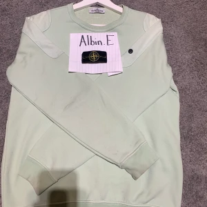 Stone island Crewneck S - STONE ISLAND CREWNECK  - Size: 170cm/S  - Cond 8/10  - 100% autentisk vara garanterat! - Använd fåtal gånger 