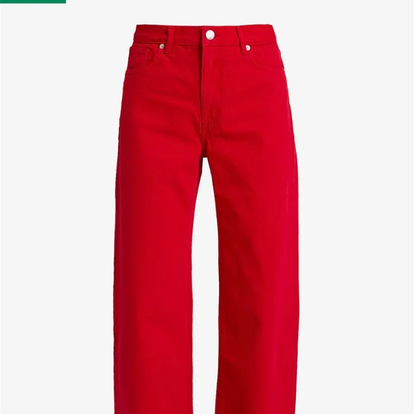 Ett par supersnygga röda jeans från Monki i modellen Yoko som tyvärr inte kommer till användning. De är i storlek W27 och är lite långa till mig som är 165 men funkar ändå. Nypris var 400kr!. Jeans & Byxor.