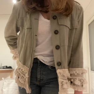 Jacka Zara - En superfin vårjacka från Zara. Använd men fortfarande bra skick. Storlek xs💕