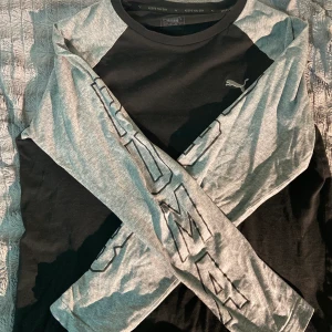 Vintage Puma tröja st s - Ett jätte snygg vintage puma tröja köpt från pumas egna hemsida för 300kr. Tröjan är i storlek s men passar även M 