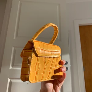 Liten väska  - Nyskick utan band 