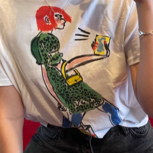 T-shirt från zara! - Jag säljer nu denna t-shirt från zara i storlek Large! Snyggt tryck, bra kvalité. 