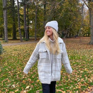 Jacka  - Endast använd på denna bild. Frakt 66kr