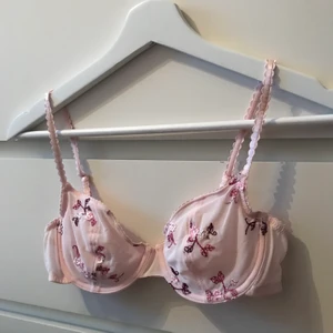 Bh - Fin rosa Bh med blommor på från Hm🌸 Buda gärna från 70+frakt💕